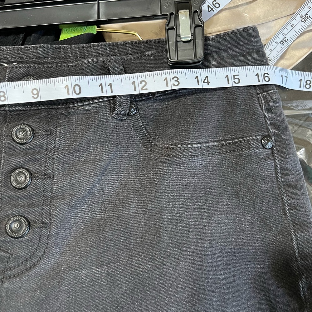 DG2 Sz MP 10p black jeans crops straight leg with outside seam vent - Picture 6 of 10